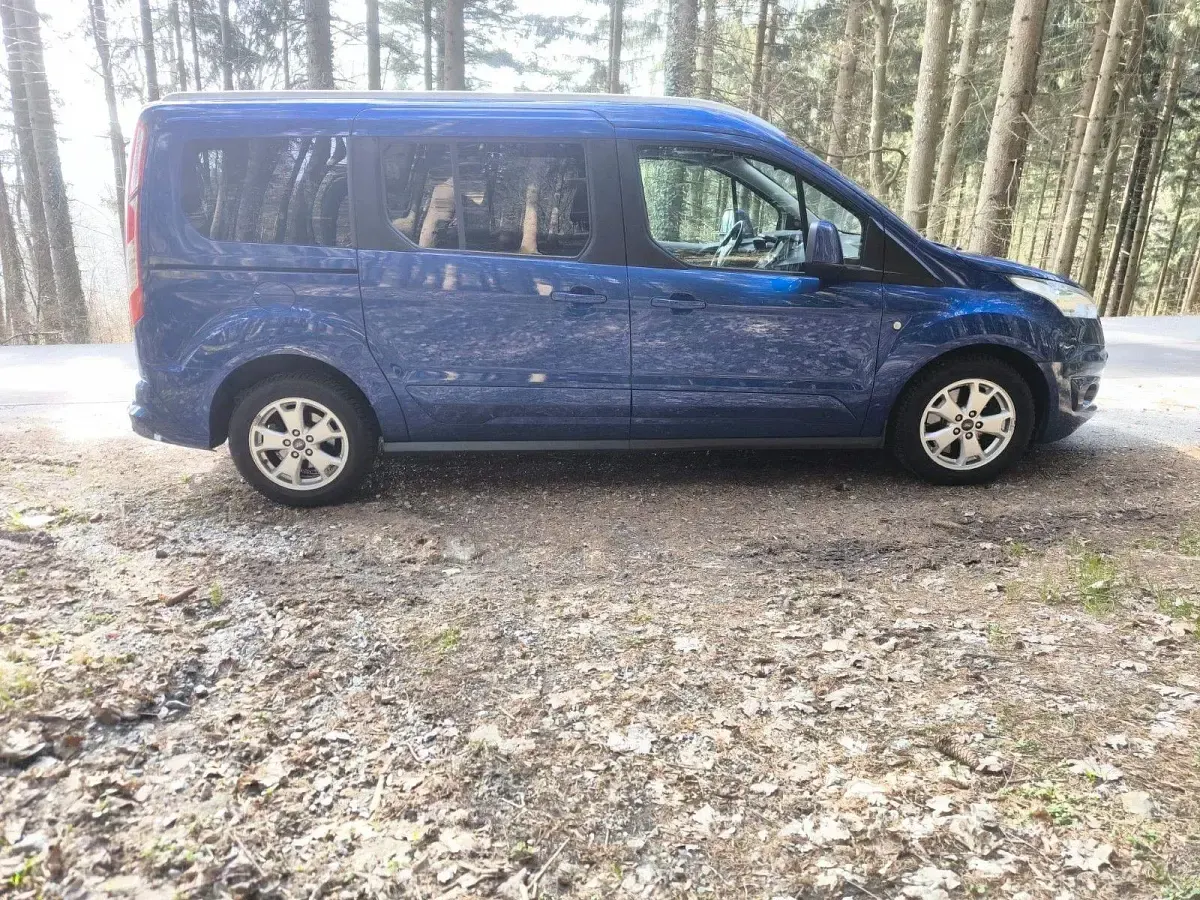 Gebraucht Ford Tourneo Titanium 120 PS (88 kW) 2017 Blau Van / Kleinbus