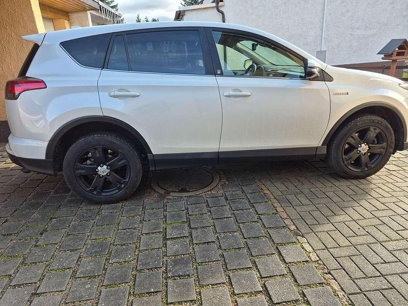 Gebraucht Toyota RAV4 Hybrid Team 155 PS (114 kW) 2018 Weiß SUV