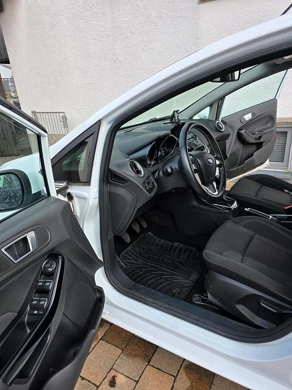 Gebraucht Ford Fiesta ST-Line 125 PS (91 kW) 2017 Weiß Kleinwagen