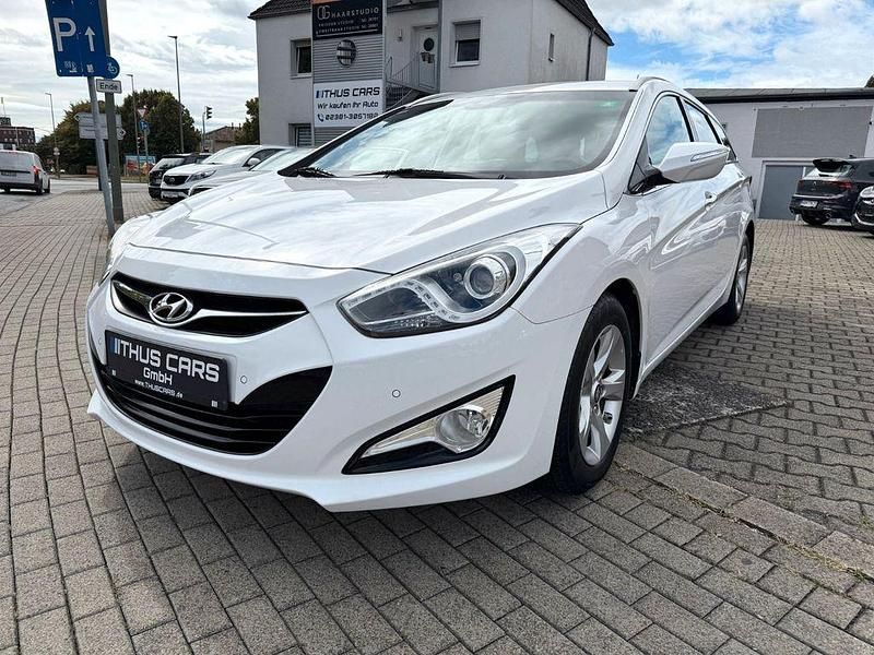 Weiß Gebraucht 2015 Hyundai i40 Edition Kombi | 10.490 € (Fairer Preis) - Bild 1/4