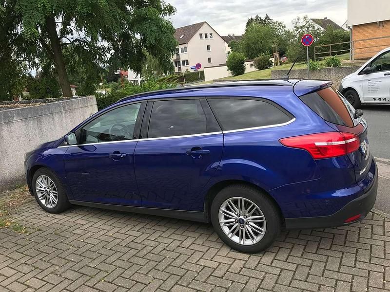 Blau Gebraucht 2018 Ford Focus Kombi | 11.000 € (Guter Preis) - Bild 1/4