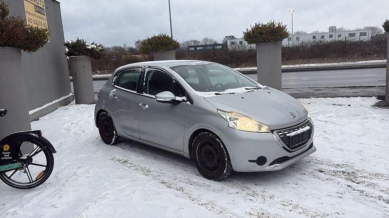 Gebraucht Peugeot 208 Active 68 PS (50 kW) 2014 Grau Kleinwagen