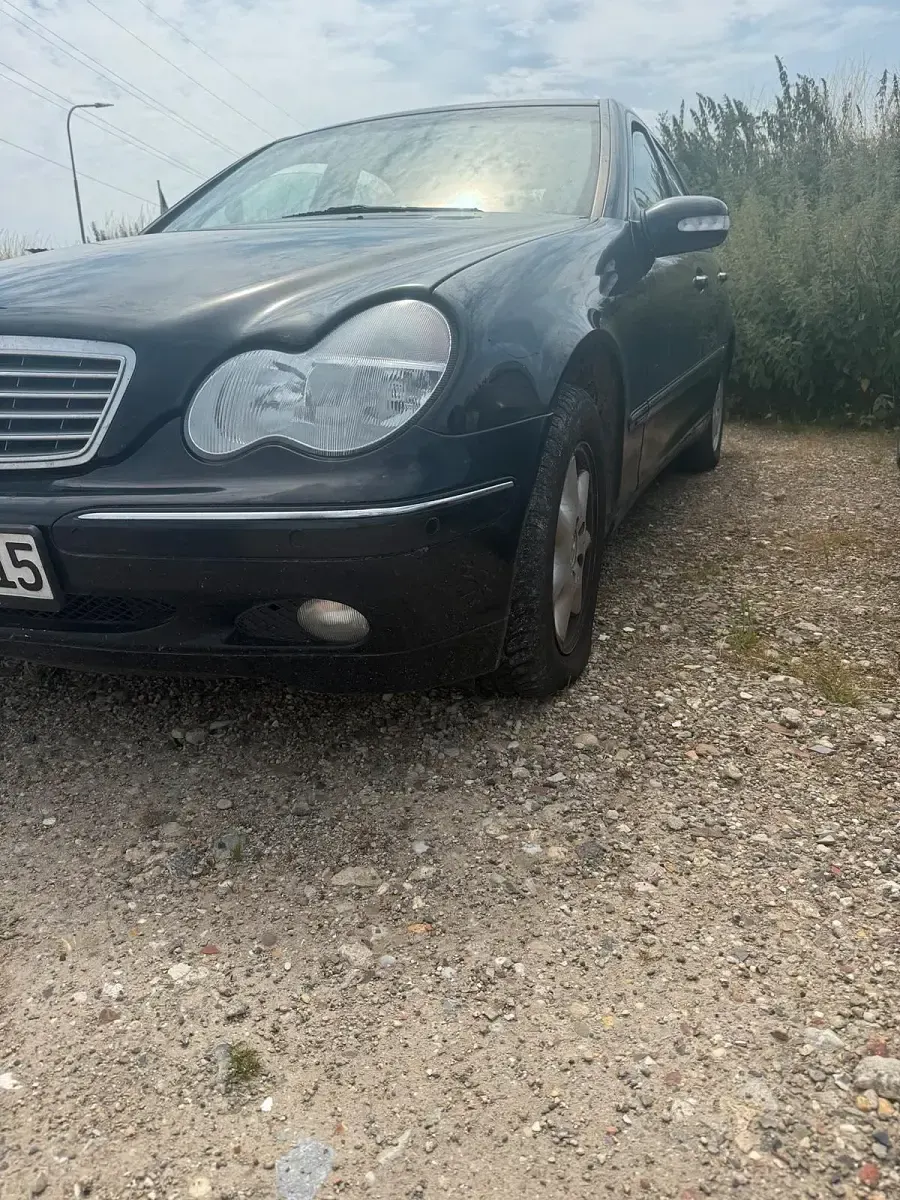 Gebraucht Mercedes C180 140 PS (102 kW) 2001 Schwarz Limousine