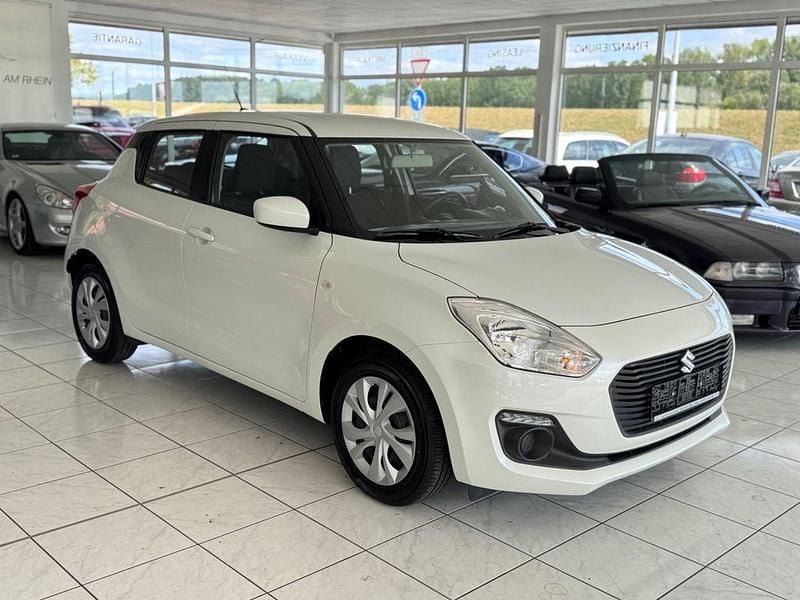 Weiß Gebraucht 2020 Suzuki Swift Comfort+ Limousine | 10.990 € (Superpreis) - Bild 1/4