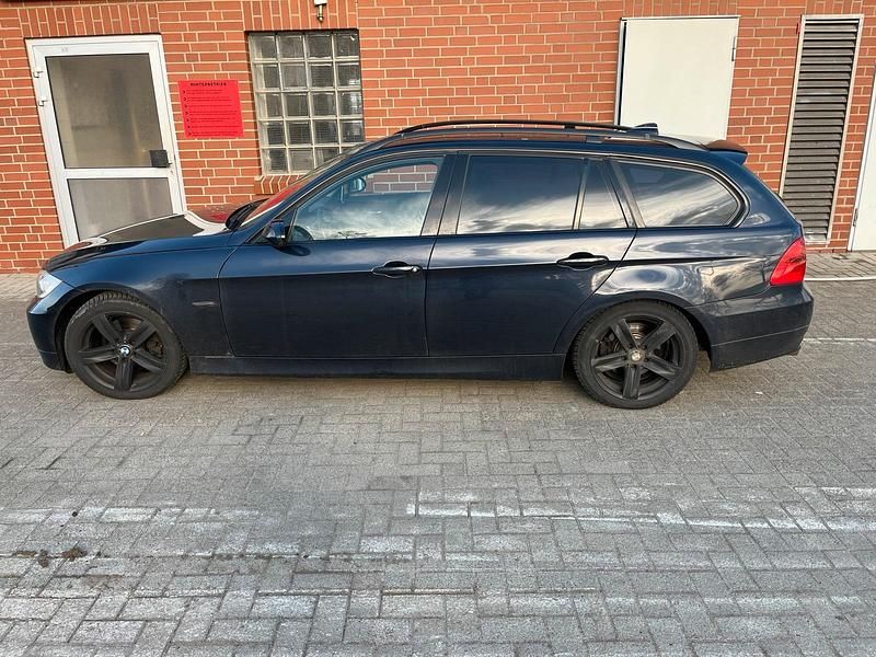 Gebraucht BMW 325 218 PS (160 kW) 2008 Blau Kombi