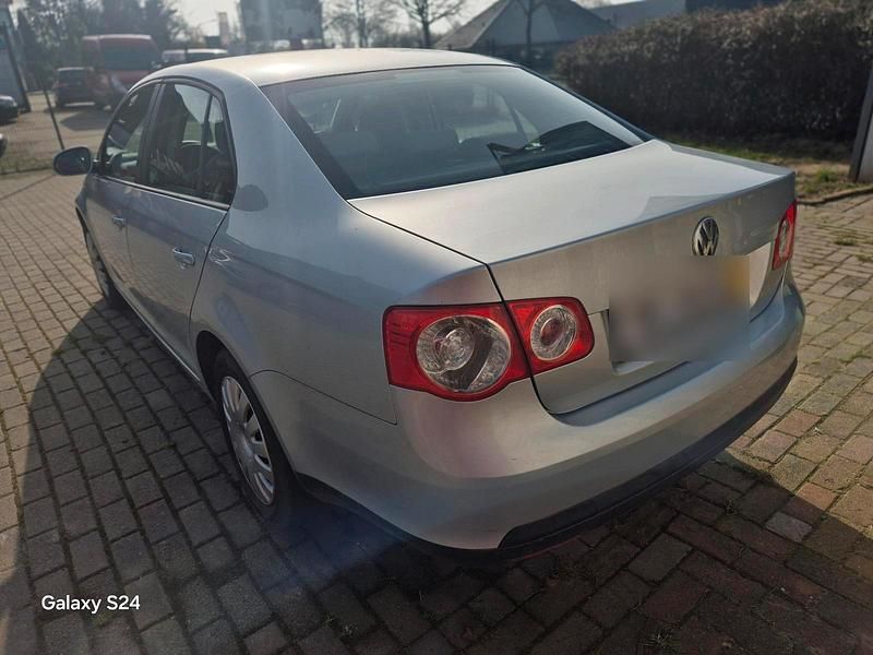 Gebraucht VW Jetta 102 PS (75 kW) 2009 Silber Limousine