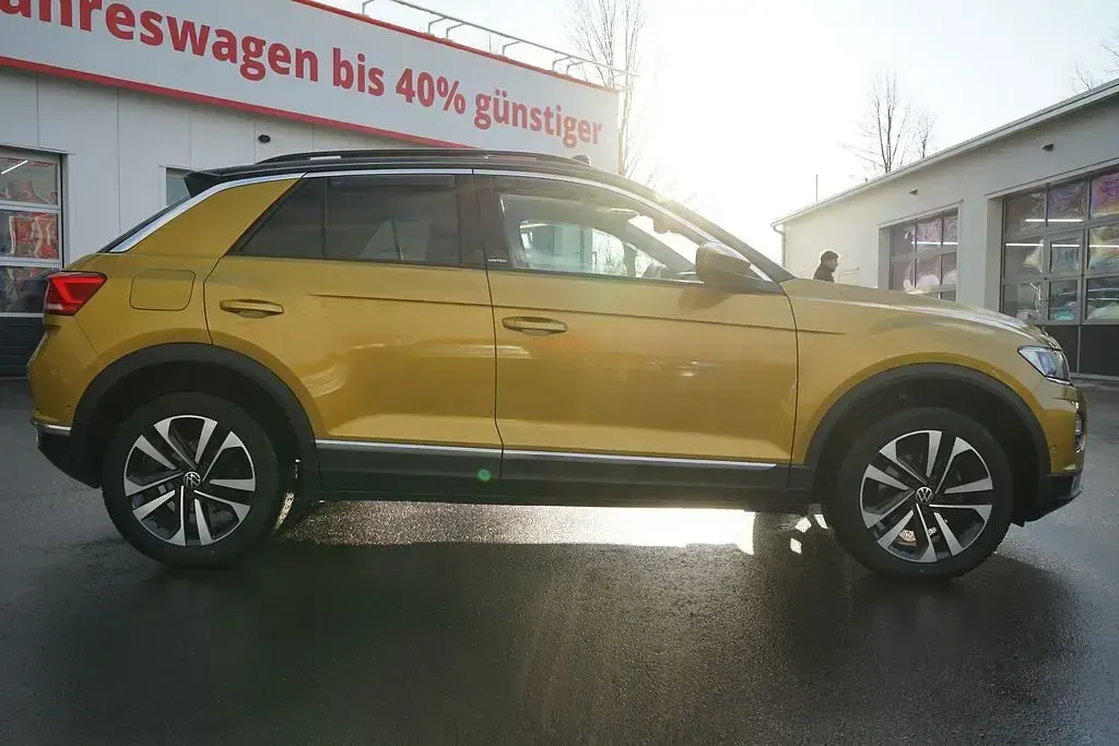 Używany VW T-Roc Style 150 KM (110 kW) 2021 Żółty SUV