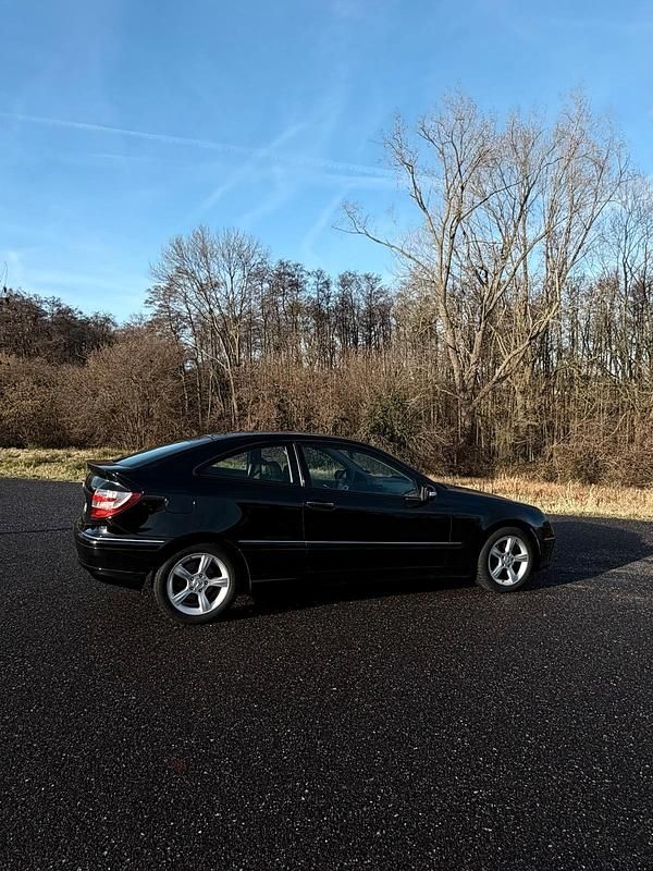 Gebraucht Mercedes C160 122 PS (89 kW) 2006 Schwarz Coupé