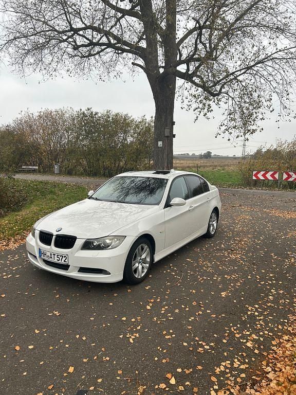 Weiß Gebraucht 2008 BMW 320 Limousine | 6.000 € (Fairer Preis) - Bild 1/4