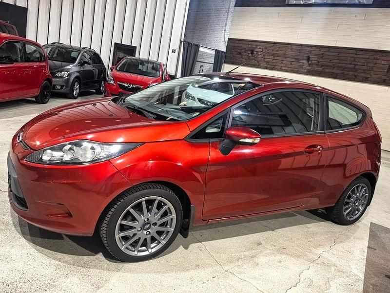 Gebraucht Ford Fiesta 60 PS (44 kW) 2009 Rot Kleinwagen