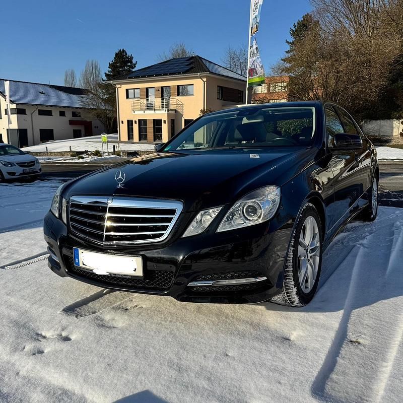 Schwarz Gebraucht 2011 Mercedes E250 Limousine | 14.900 € (Fairer Preis) - Bild 1/4