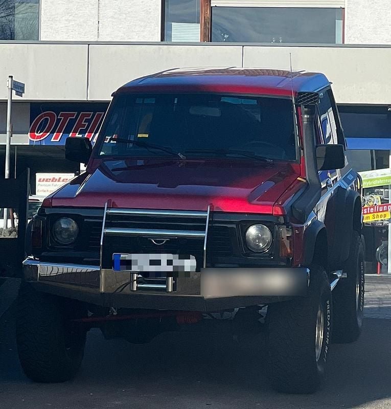 Rot Gebraucht 1993 Nissan Patrol SUV | 27.500 € - Bild 1/4