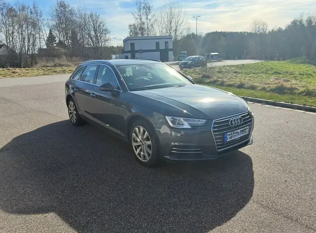 Gebraucht Audi A4 Design 190 PS (139 kW) 2018 Grau Kombi
