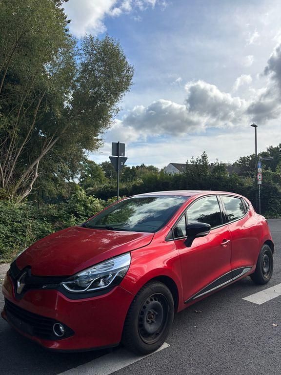 Rot Gebraucht 2013 Renault Clio IV Dynamique Limousine | 5.699 € (Fairer Preis) - Bild 1/4