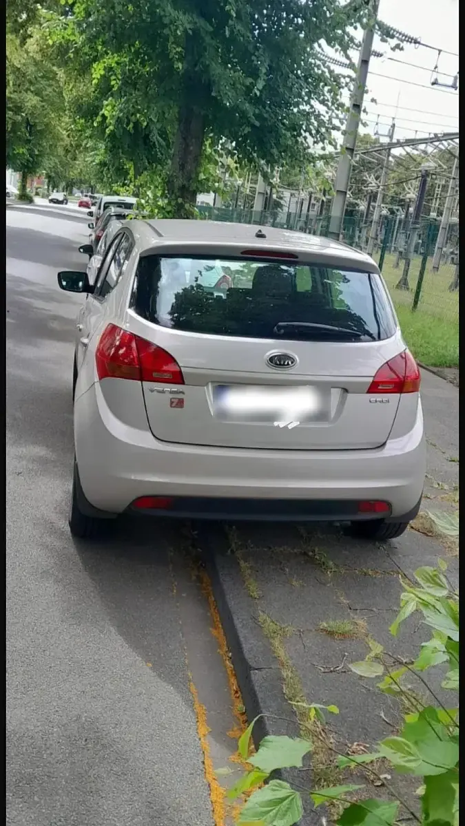 Gebraucht Kia Venga 128 PS (94 kW) 2012 Grau Kleinwagen