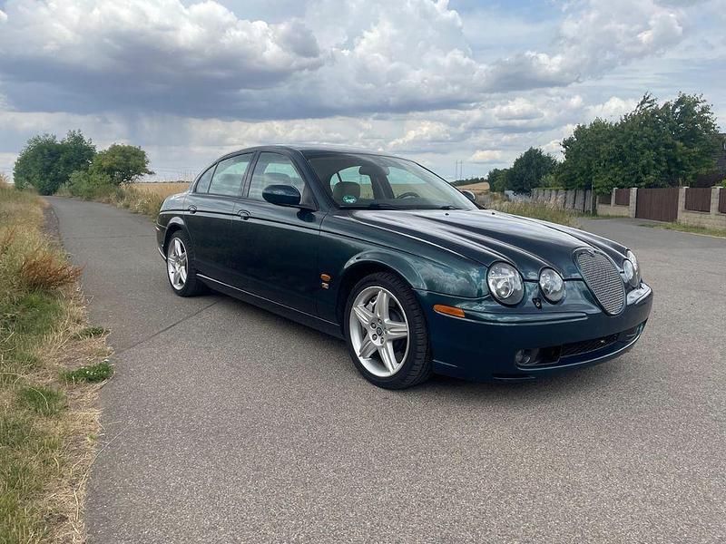 Grün Gebraucht 2002 Jaguar S-Type R Limousine | 7.000 € - Bild 1/4