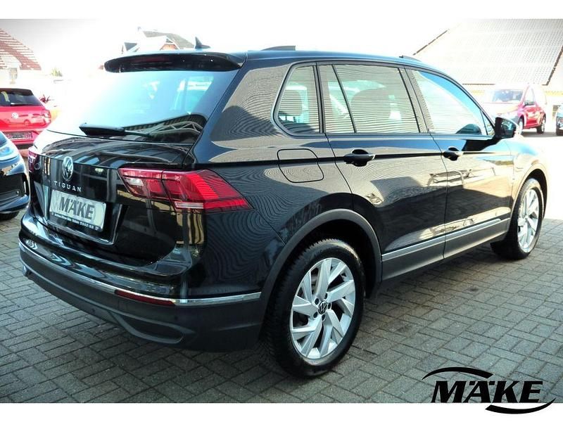 Gebraucht VW Tiguan Active 150 PS (110 kW) 2022 Deep black perleffekt SUV