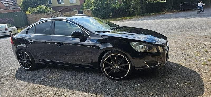 Schwarz Gebraucht 2010 Volvo S60 Limousine | 12.500 € - Bild 1/4