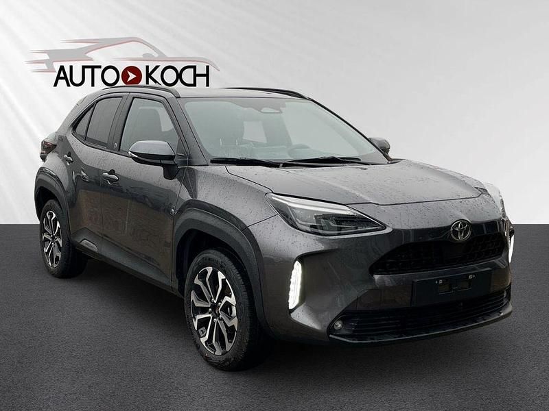 Grau Neu 2024 Toyota Yaris Cross Team SUV | 28.990 € (Fairer Preis) - Bild 1/4