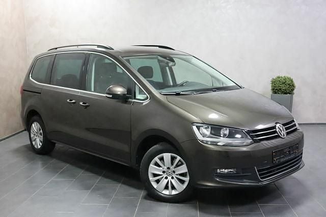 Gebraucht VW Sharan Comfortline 150 PS (110 kW) 2019 Black oak brown metallic Van / Kleinbus