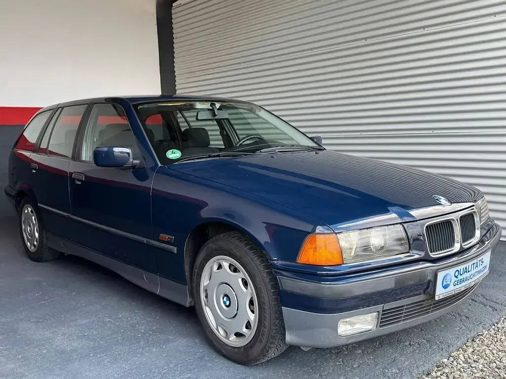 Gebraucht BMW 320 150 PS (110 kW) 1995 Blau Kombi
