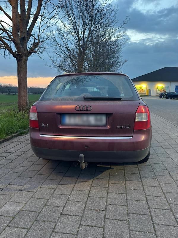 Gebraucht Audi A4 101 PS (74 kW) 2002 Rot Kombi