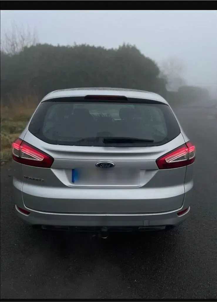 Gebraucht Ford Mondeo 116 PS (85 kW) 2014 Silber Kombi