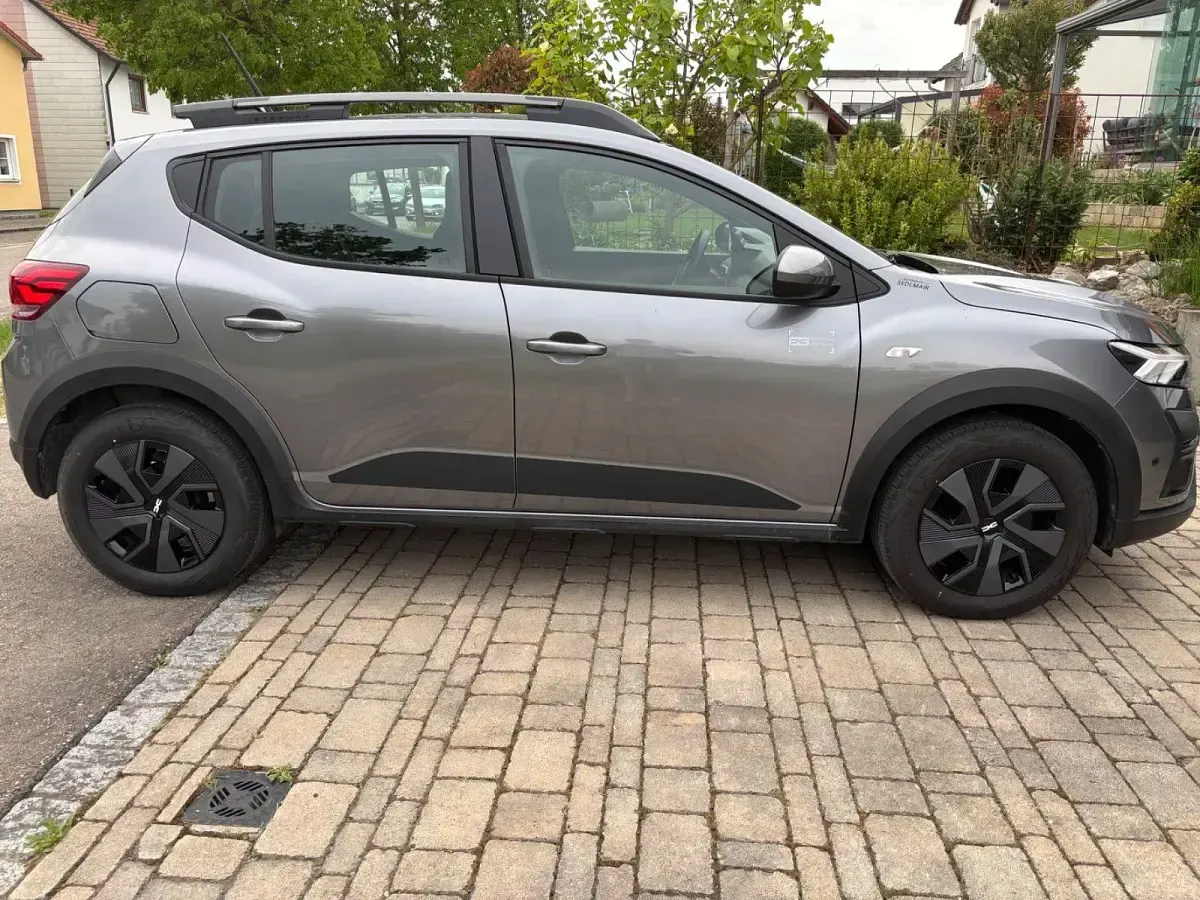 Gebraucht Dacia Sandero Expression 91 PS (66 kW) 2024 Grau Kombi