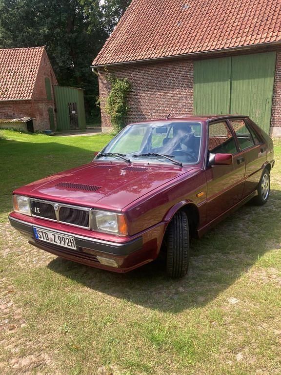 Gebraucht Lancia Delta 75 PS (55 kW) 1992 Rot Kleinwagen