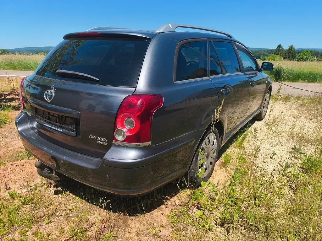 Gebraucht Toyota Avensis Executive 177 PS (130 kW) 2006 Grau Kombi