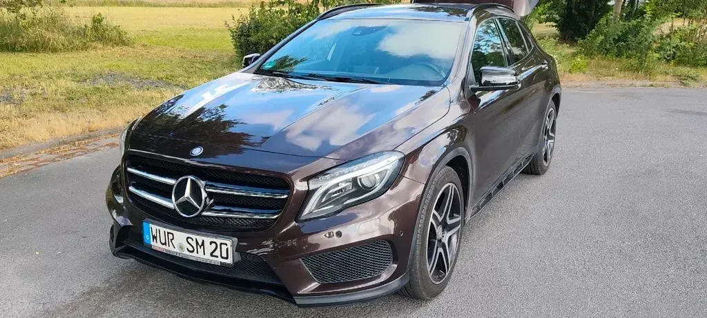 Gebraucht Mercedes GLA250 AMG line 211 PS (155 kW) 2015 Braun SUV
