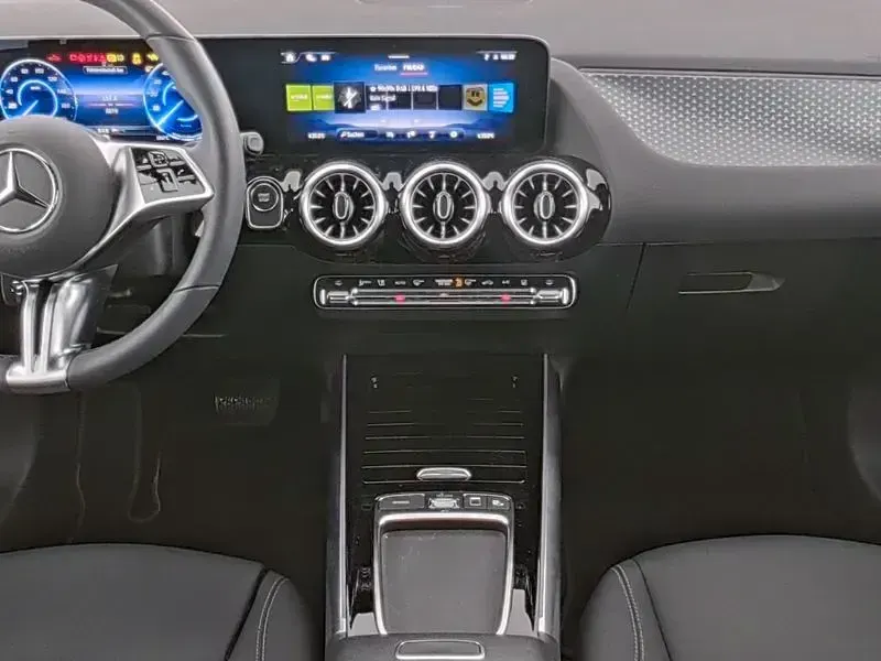 Gebraucht Mercedes EQA300 Advanced Plus 167 kW (228 PS) 2025 Grau SUV
