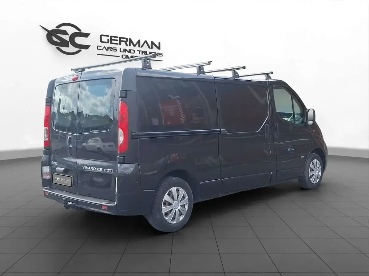 Usata Opel Vivaro 145 CV (106 kW) 2011 Nero Monovolume