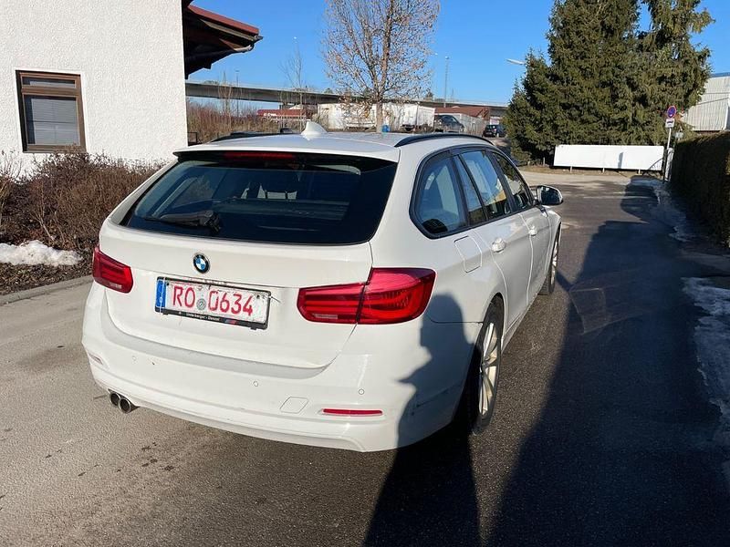 Gebraucht BMW 330 Advantage 258 PS (189 kW) 2015 Weiß Kombi