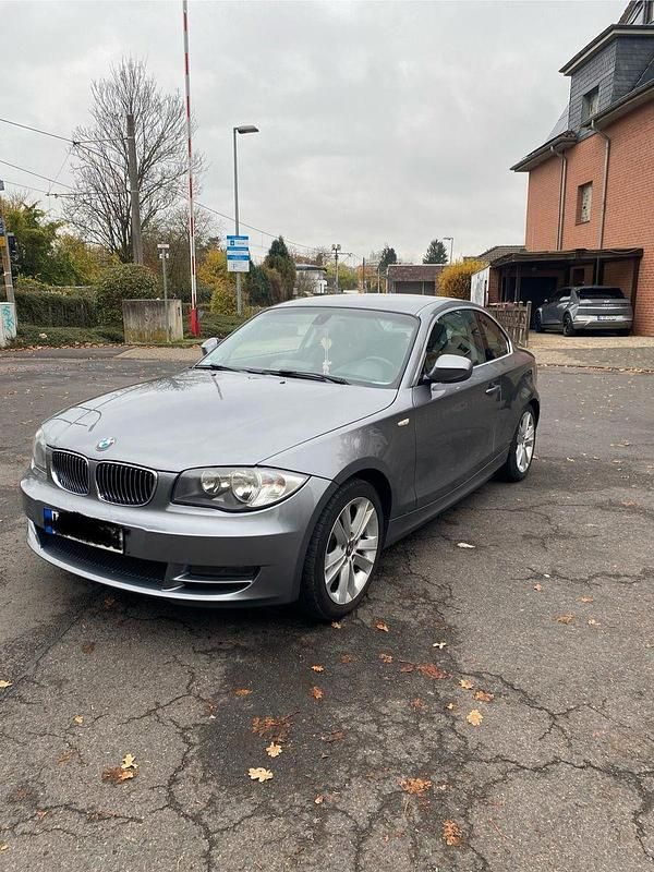 Grau Gebraucht 2009 BMW 120 Coupé Coupé | 6.500 € - Bild 1/4