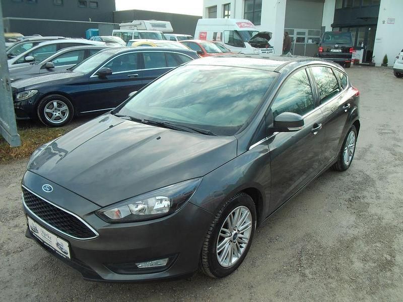 Grau Gebraucht 2018 Ford Focus Limousine | 6.750 € (Fairer Preis) - Bild 1/4