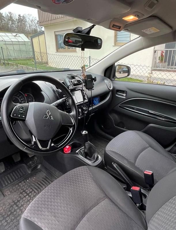 Gebraucht Mitsubishi Space Star 80 PS (58 kW) 2018 Weiß Kleinwagen