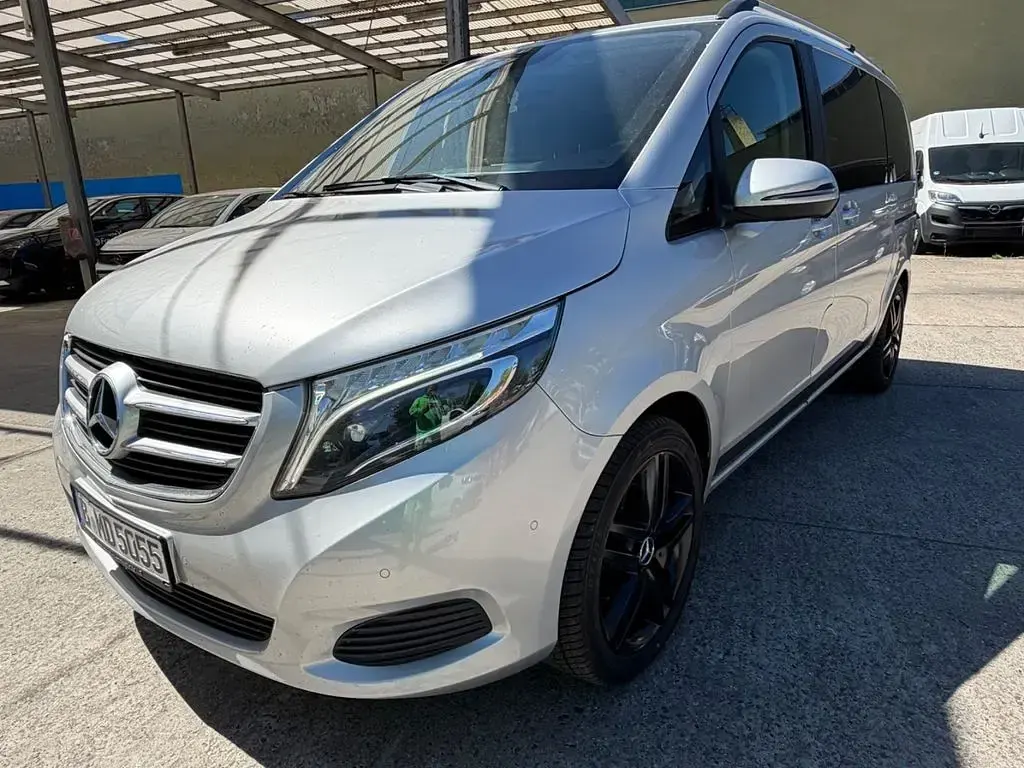 Gebraucht Mercedes V250 Edition 190 PS (139 kW) 2017 Silber Van / Kleinbus