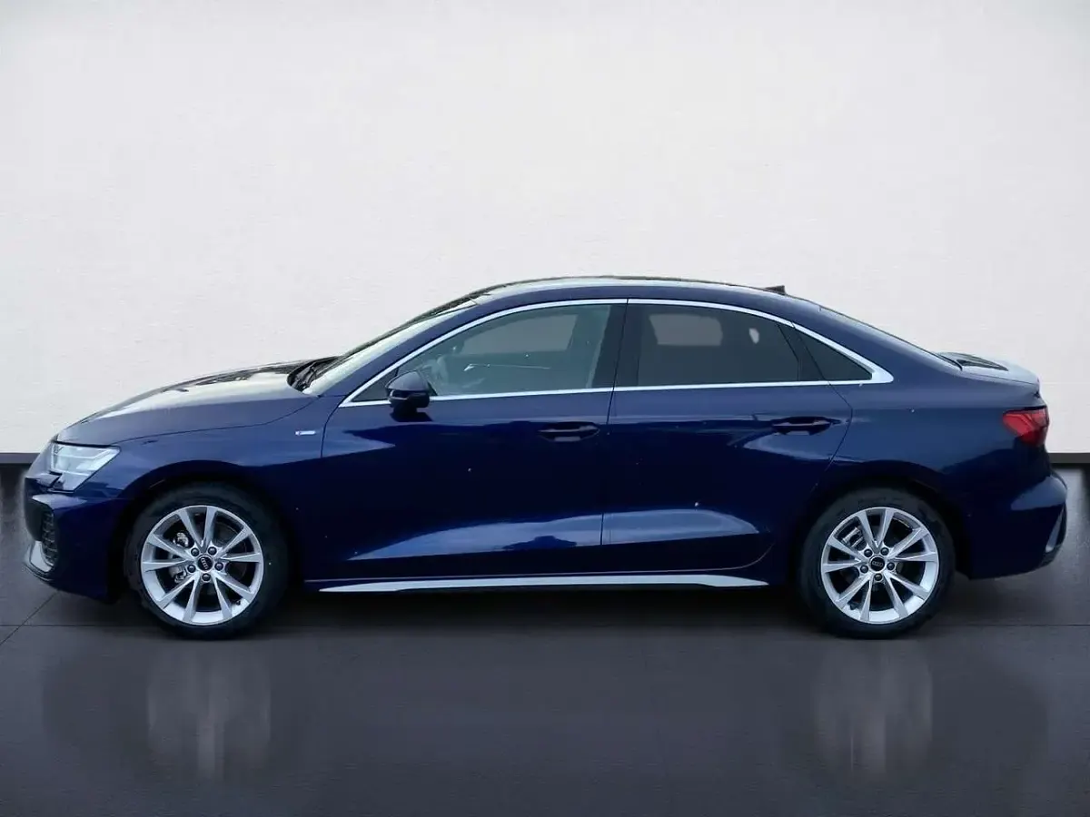 Gebraucht Audi A3 S-Line 116 PS (85 kW) 2025 Navarrablau metallic Limousine