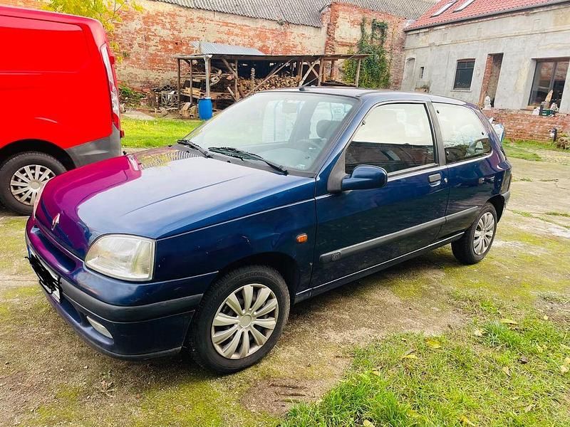 Gebraucht Renault Clio 75 PS (55 kW) 1996 Blau Kleinwagen