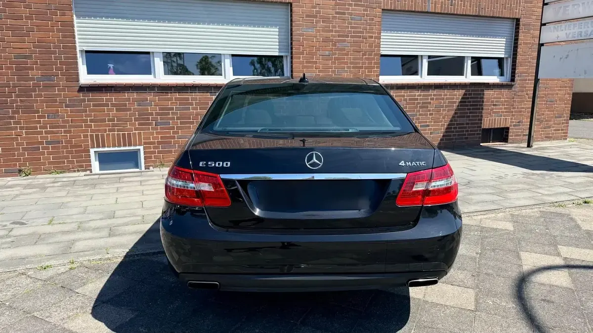 Gebraucht Mercedes E500 AMG 408 PS (300 kW) 2012 Schwarz Limousine