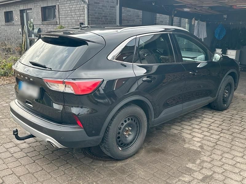Gebraucht Ford Kuga Titanium 120 PS (88 kW) 2020 Schwarz SUV