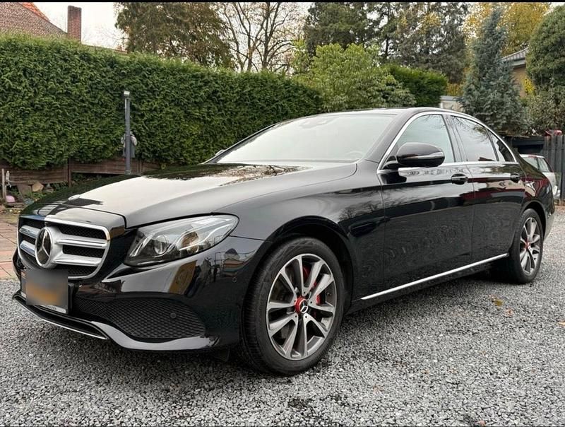 Schwarz Gebraucht 2017 Mercedes E350 Limousine | 30.400 € (Fairer Preis) - Bild 1/4