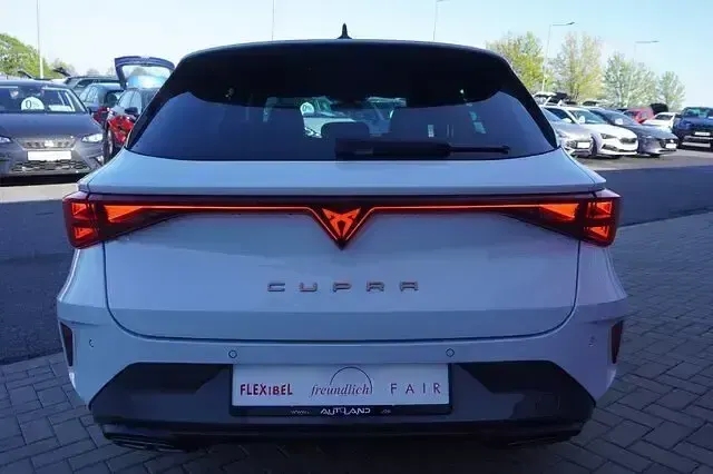 Gebraucht Cupra Leon 150 PS (110 kW) 2024 Glacia weiß metallic Kombi