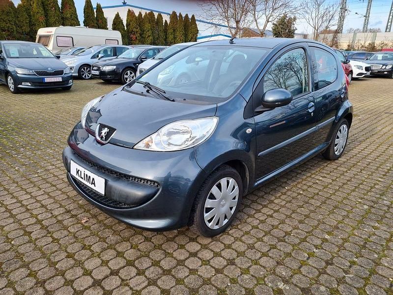 Gebraucht Peugeot 107 68 PS (50 kW) 2008 Grau Kleinwagen