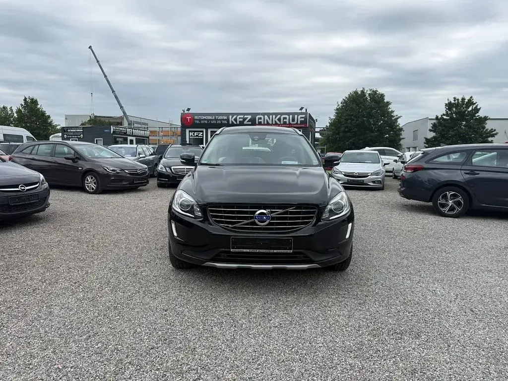 Gebraucht Volvo XC60 Summum 190 PS (139 kW) 2017 Black solid "stone" / solid SUV