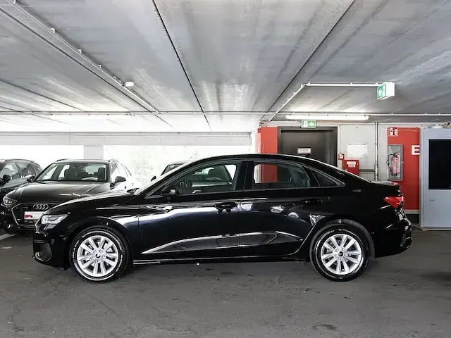 Gebraucht Audi A3 Basis 110 PS (80 kW) 2024 Schwarz Limousine