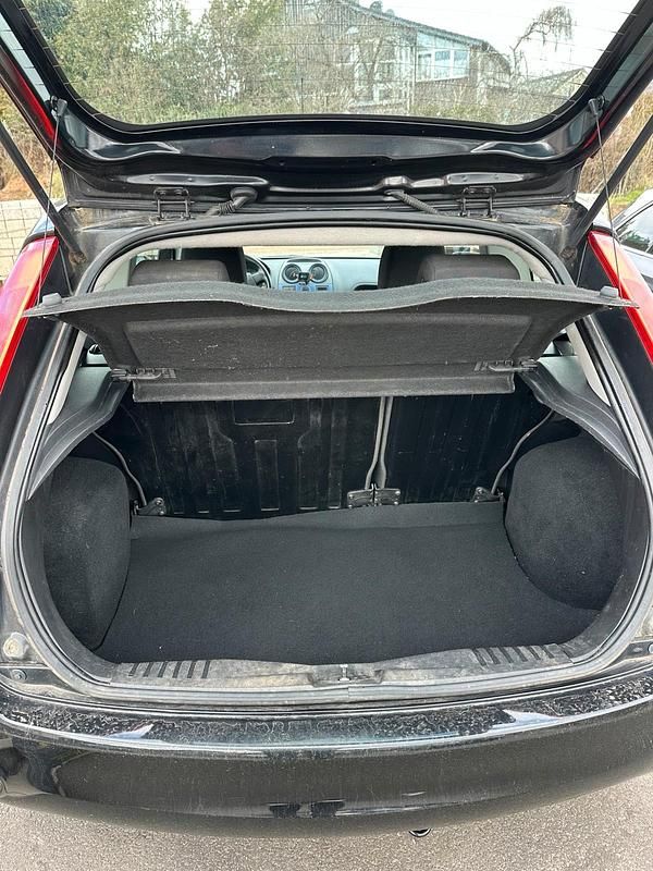 Gebraucht Ford Fiesta Ambiente 60 PS (44 kW) 2008 Schwarz Kleinwagen