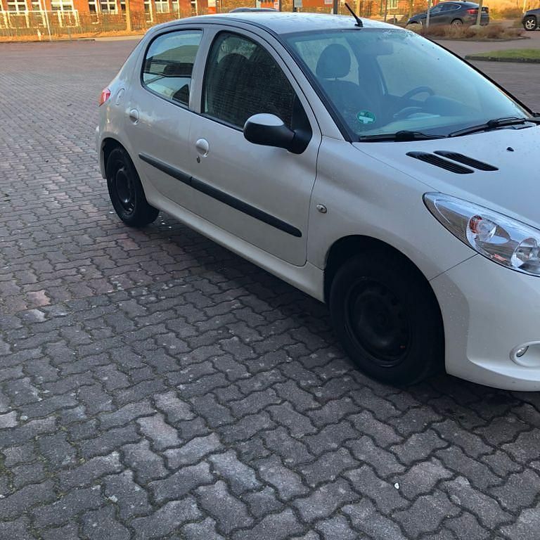 Gebraucht Peugeot 206 60 PS (44 kW) 2010 Weiß Limousine