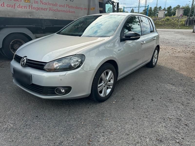 Silber Gebraucht 2012 VW Golf VII Match Kleinwagen | 4.999 € (Guter Preis) - Bild 1/4